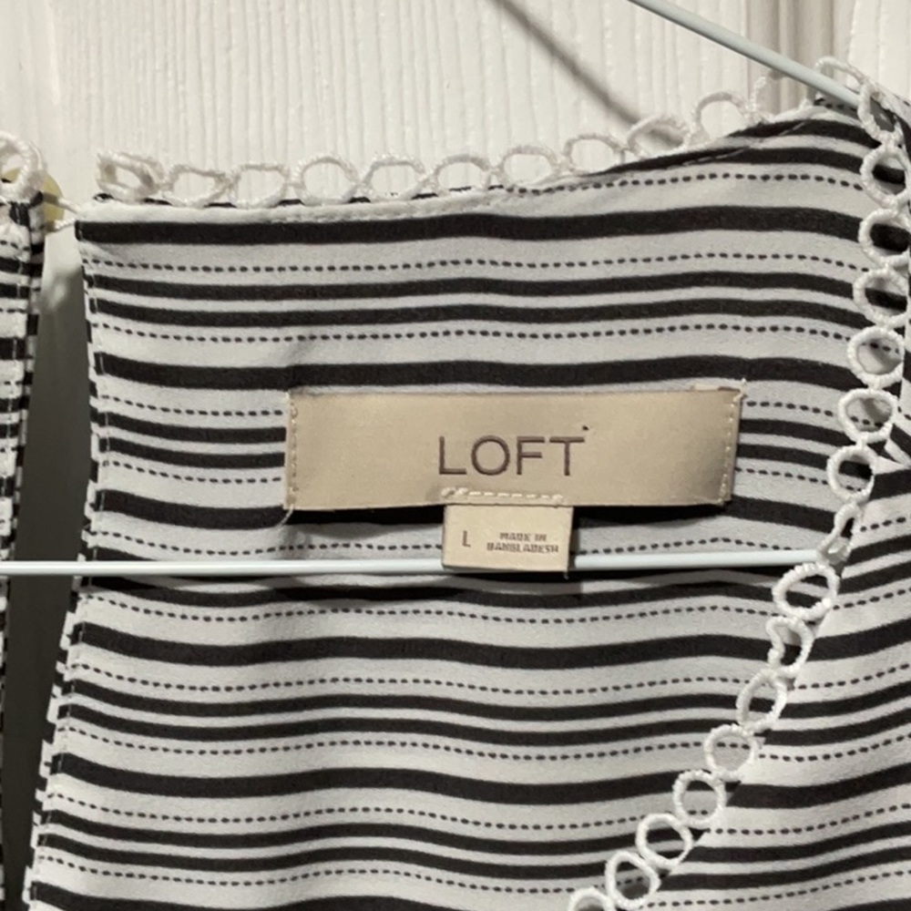 Loft black & white small stripe design with ruffle shoulders blouse L - Picture 4 of 13